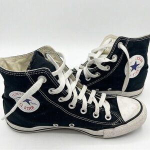 Converse Kids Black and White High-Tops
Men’s 5.5 woman’s 7.5